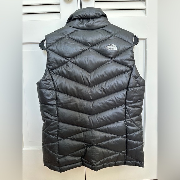 The North Face 550 Puffer Vest. Size Small. - Picture 3 of 4